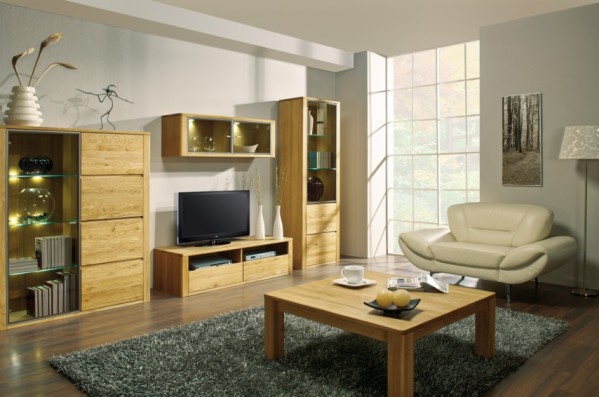 Dubový nábytok umocňuje atmosféru.