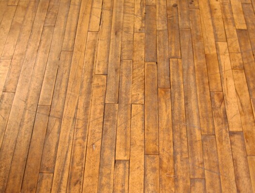 Drevená alebo laminátová podlaha ? Drevená alebo laminátová podlaha ?