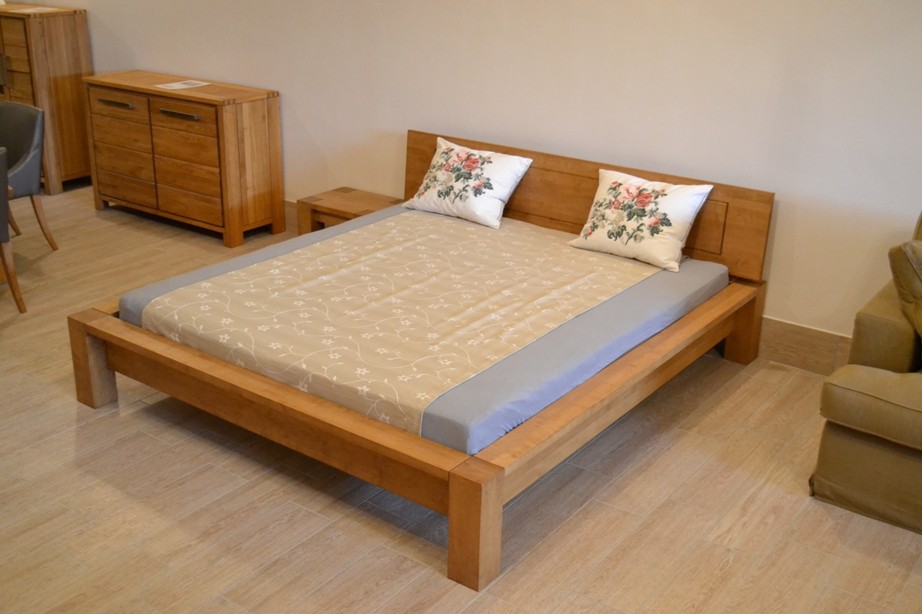 Manželská posteľ 160 x 200 z dreva 