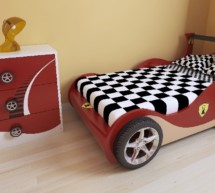 Auto do postele?