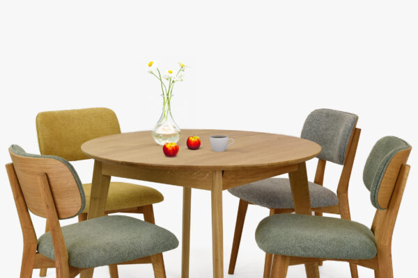 Stôl do jedálne a stoličky z masívu